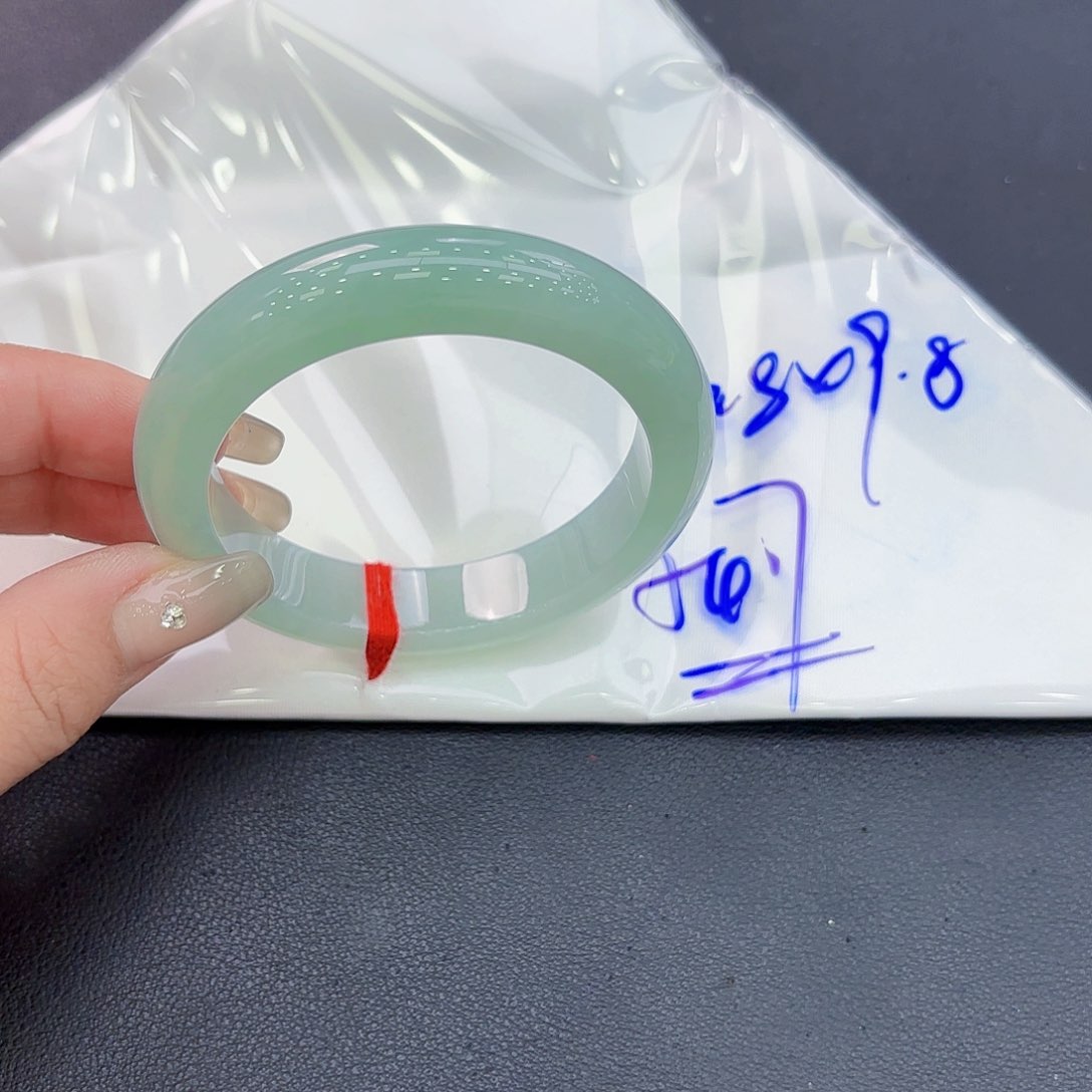 翡翠手镯未镶嵌手镯