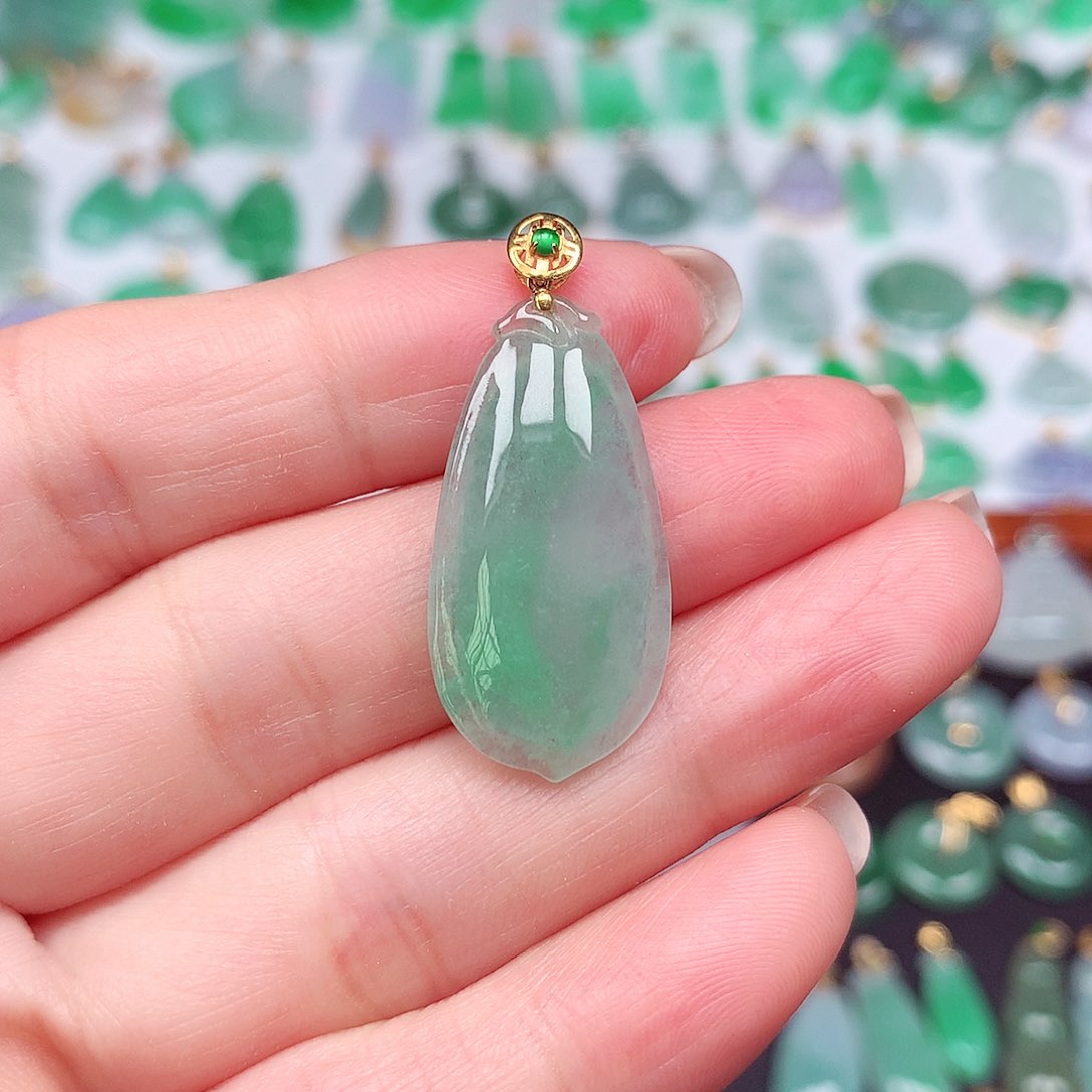 翡翠颈饰18K金镶嵌天然翡翠A货