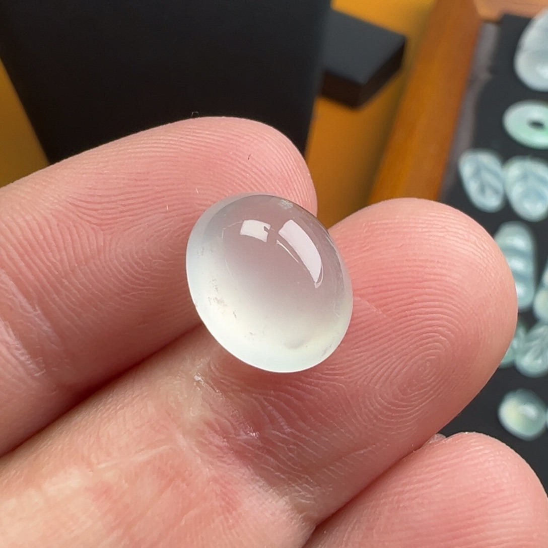 翡翠颈饰未镶嵌蛋面11.4