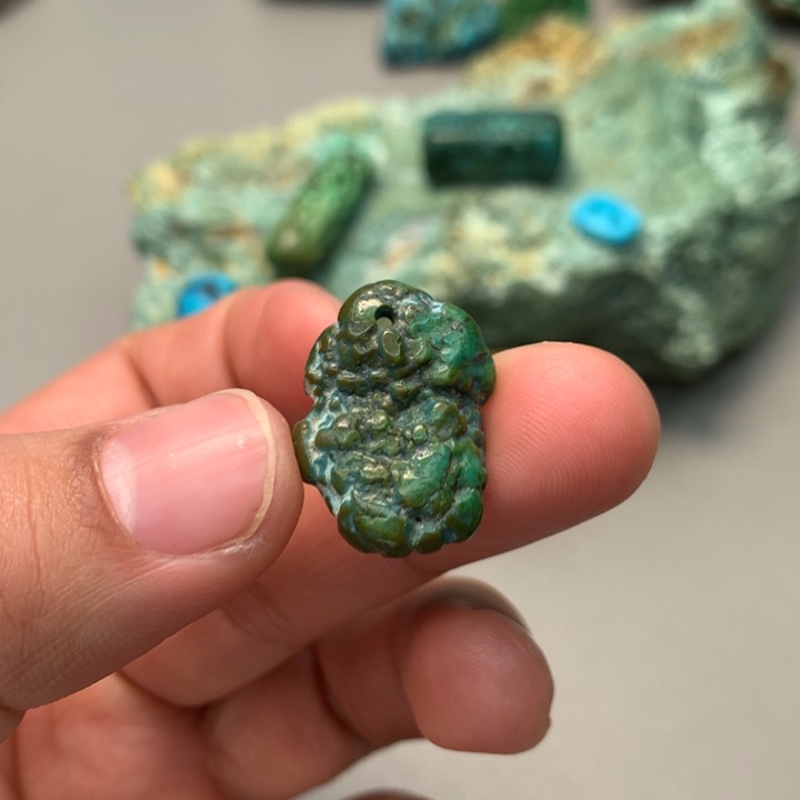 绿松石未镶嵌颈饰