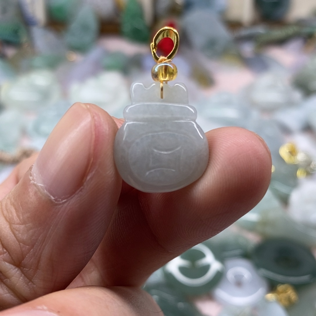 颈饰未镶嵌翡翠天然