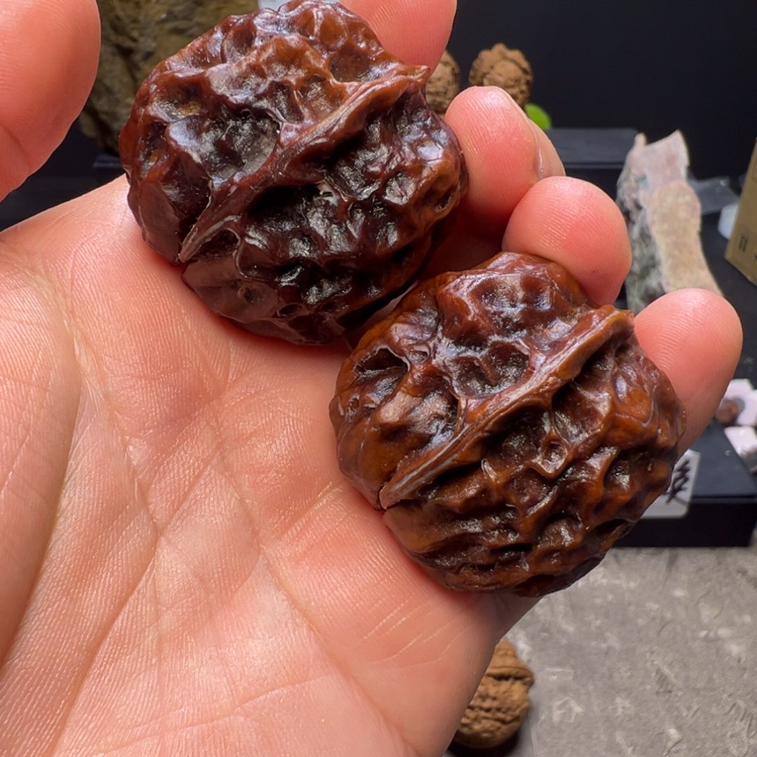 文玩核桃吊坠水晶元宝39mm