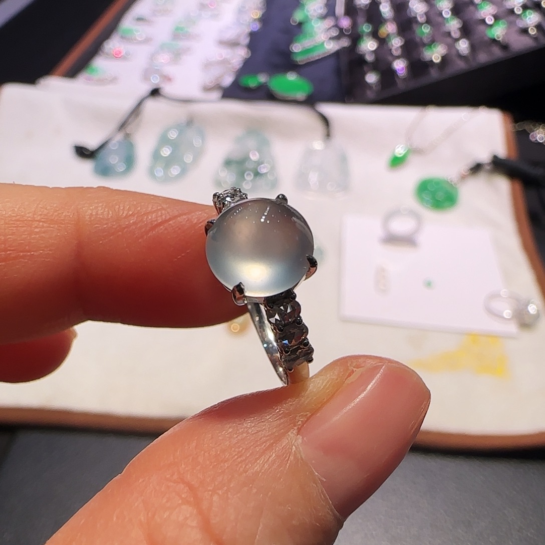 翡翠18K金镶嵌戒指