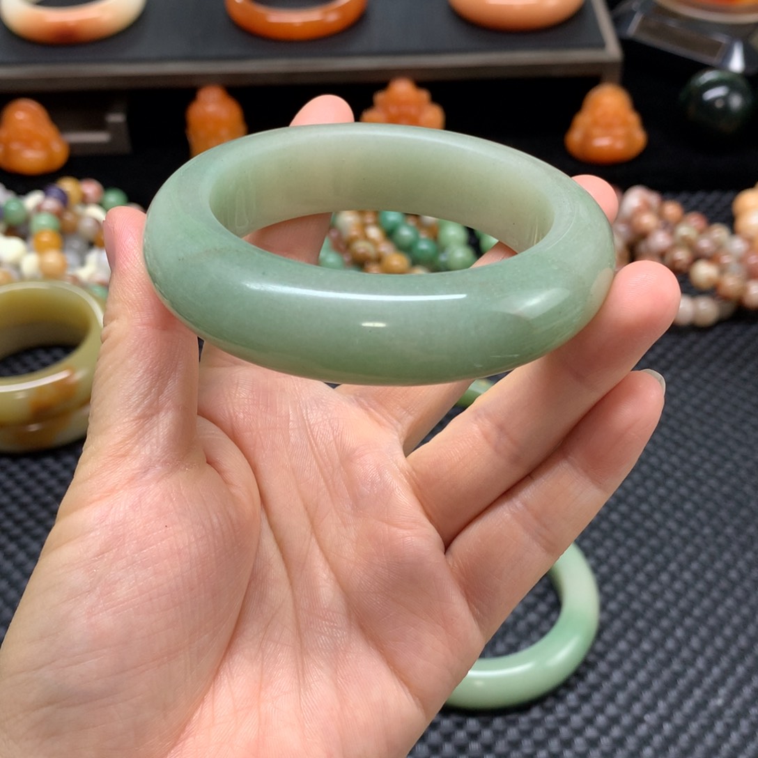 手镯石英质玉未镶嵌57+