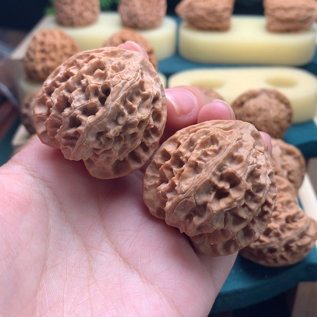 文玩核桃吊坠苹果园