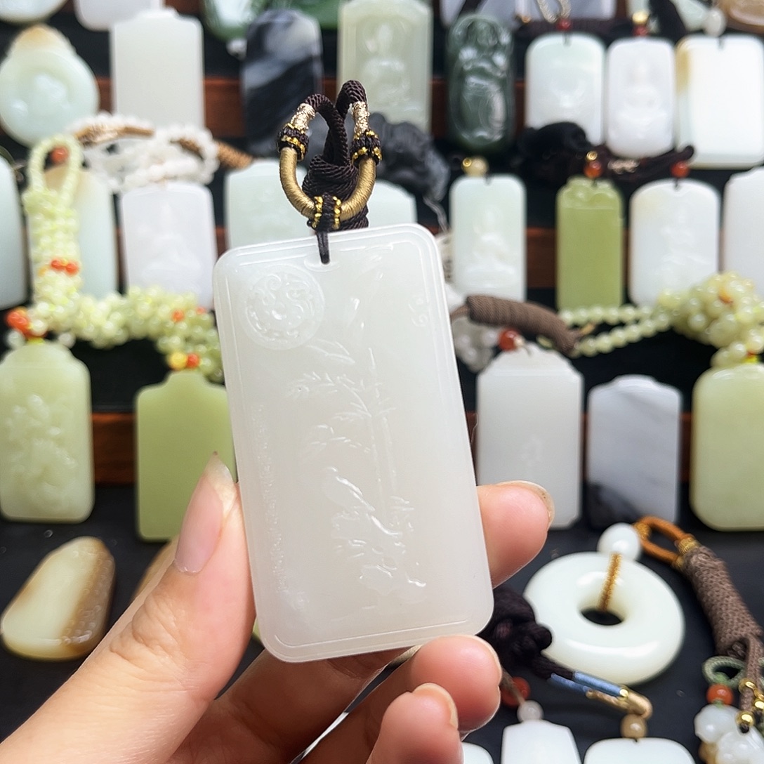 颈饰未镶嵌和田玉