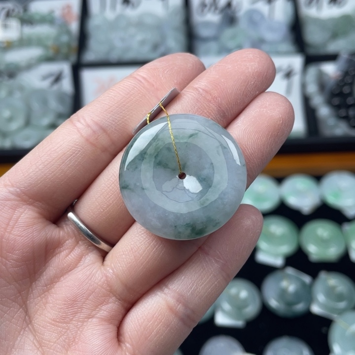 翡翠未镶嵌颈饰平安扣