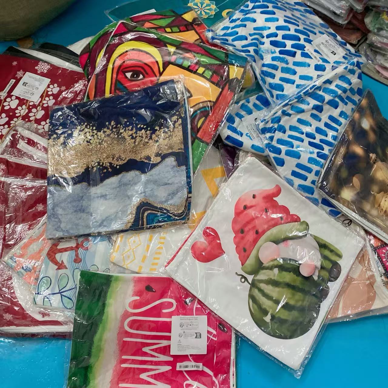 发5个【44*44左右】印花布艺收纳袋