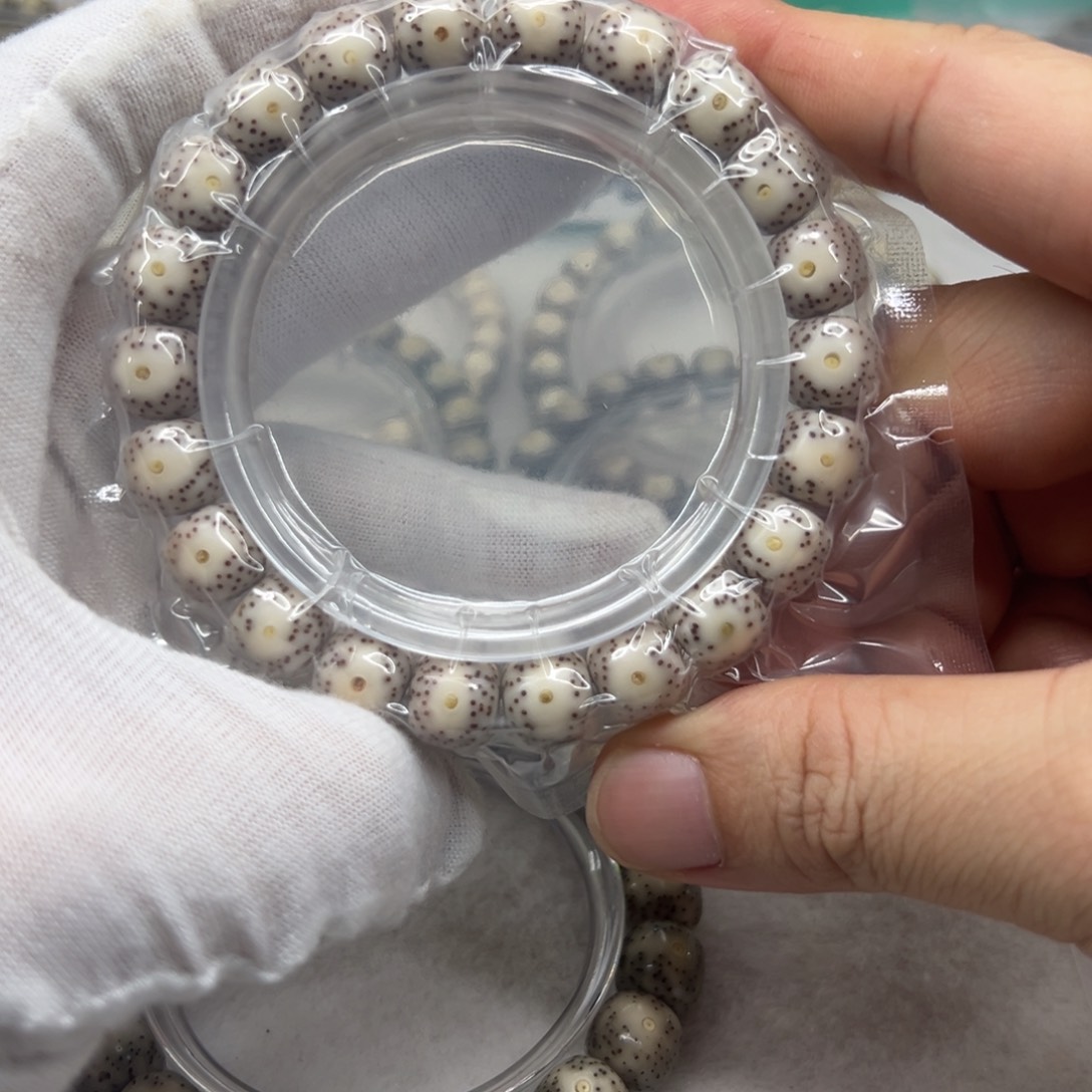 星月菩提吊坠10.5奶奶灰大眼睛  212