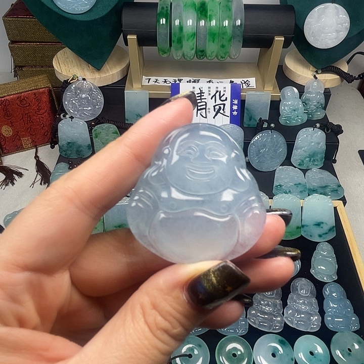 翡翠未镶嵌颈饰佛公