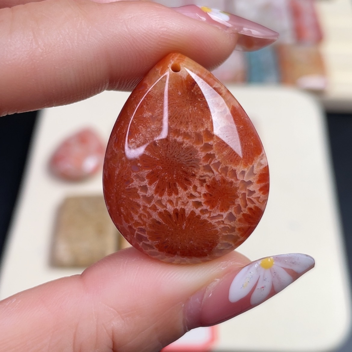 【闪购商品】未镶嵌吊坠(赠链)硅化玉