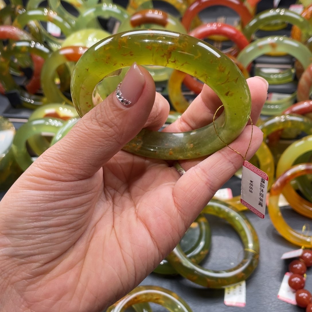 蛇纹石玉手镯未镶嵌