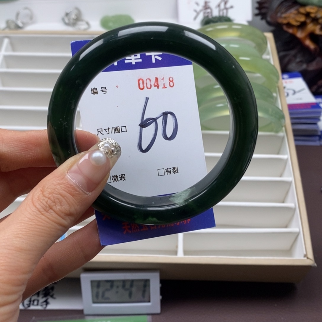 蛇纹石玉手镯未镶嵌