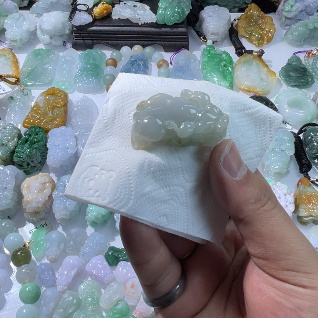 翡翠颈饰未镶嵌天然