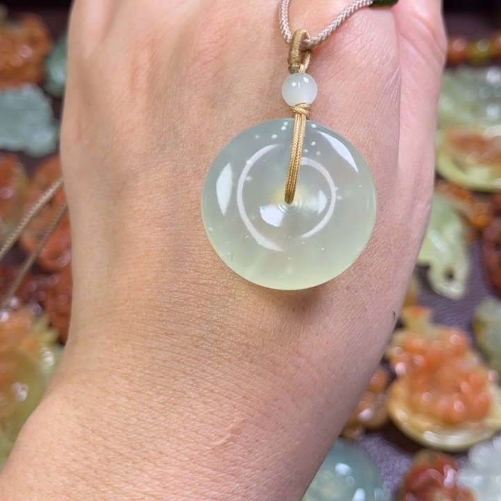 蛇纹石玉颈饰未镶嵌