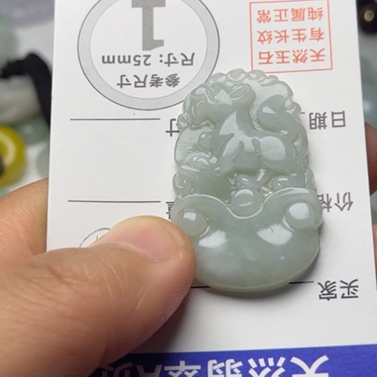 翡翠颈饰未镶嵌狗