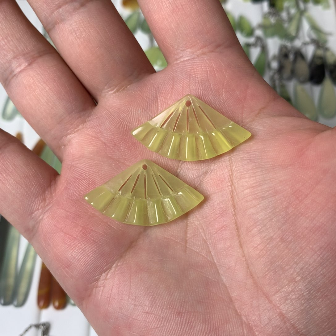 蛇纹石玉耳环未镶嵌