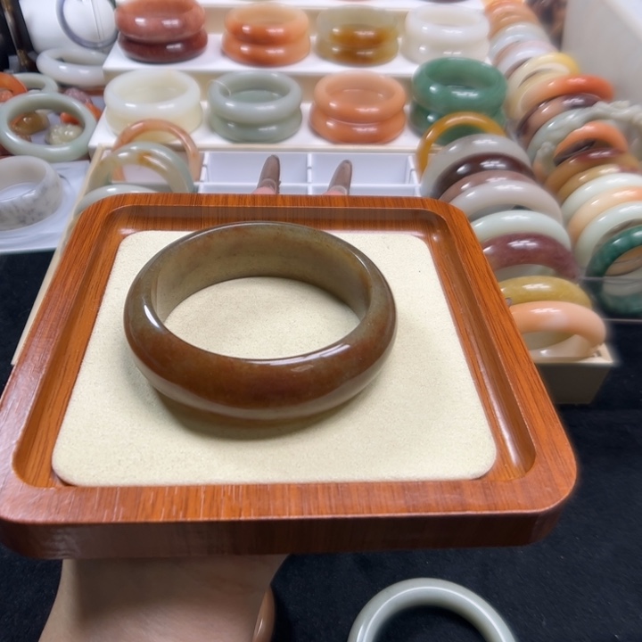 蓝***天石英质玉未镶嵌手镯