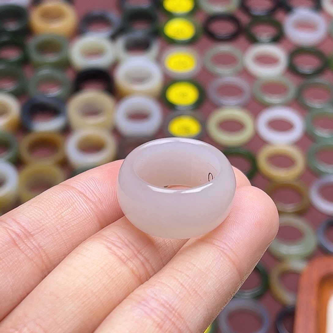 和田玉戒指未镶嵌17.2 藕粉 无鉴赏