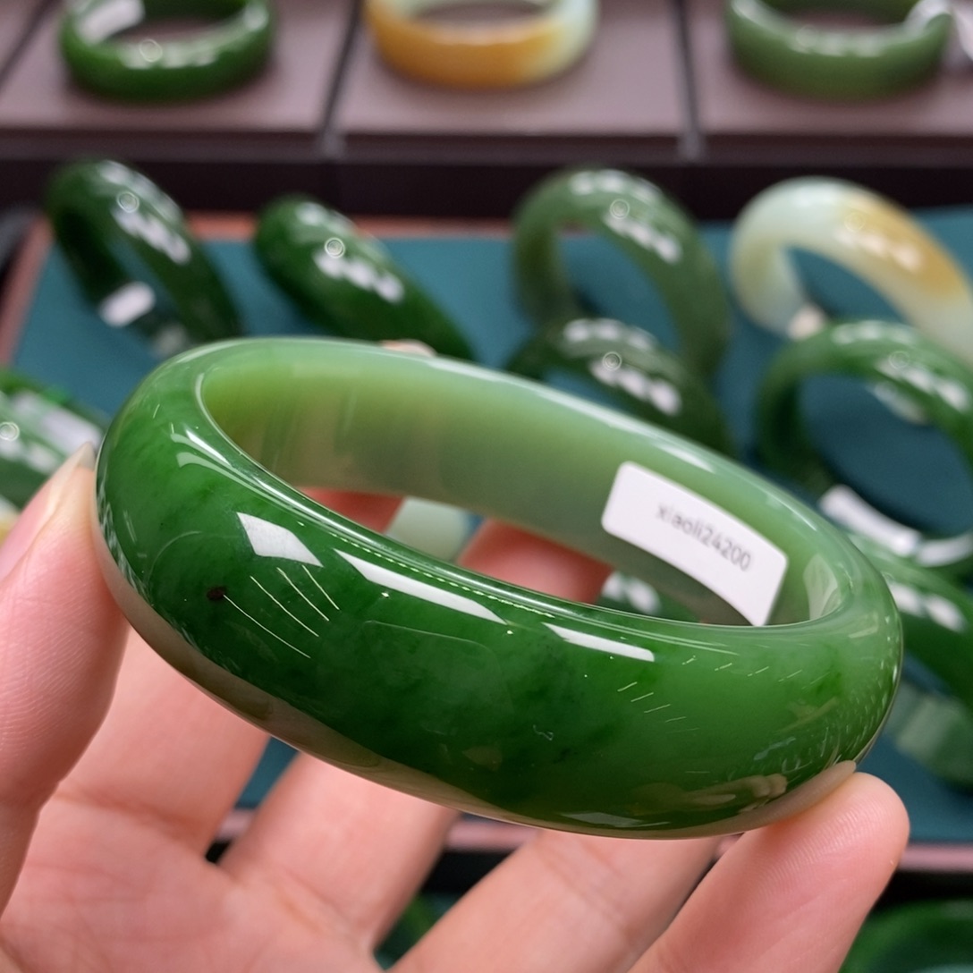 和田玉（碧玉）未镶嵌手镯