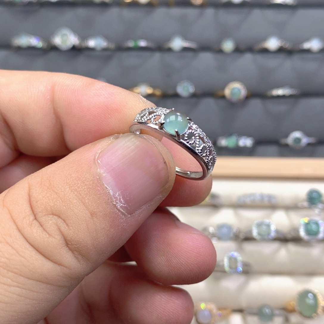 翡翠未镶嵌戒指翡翠