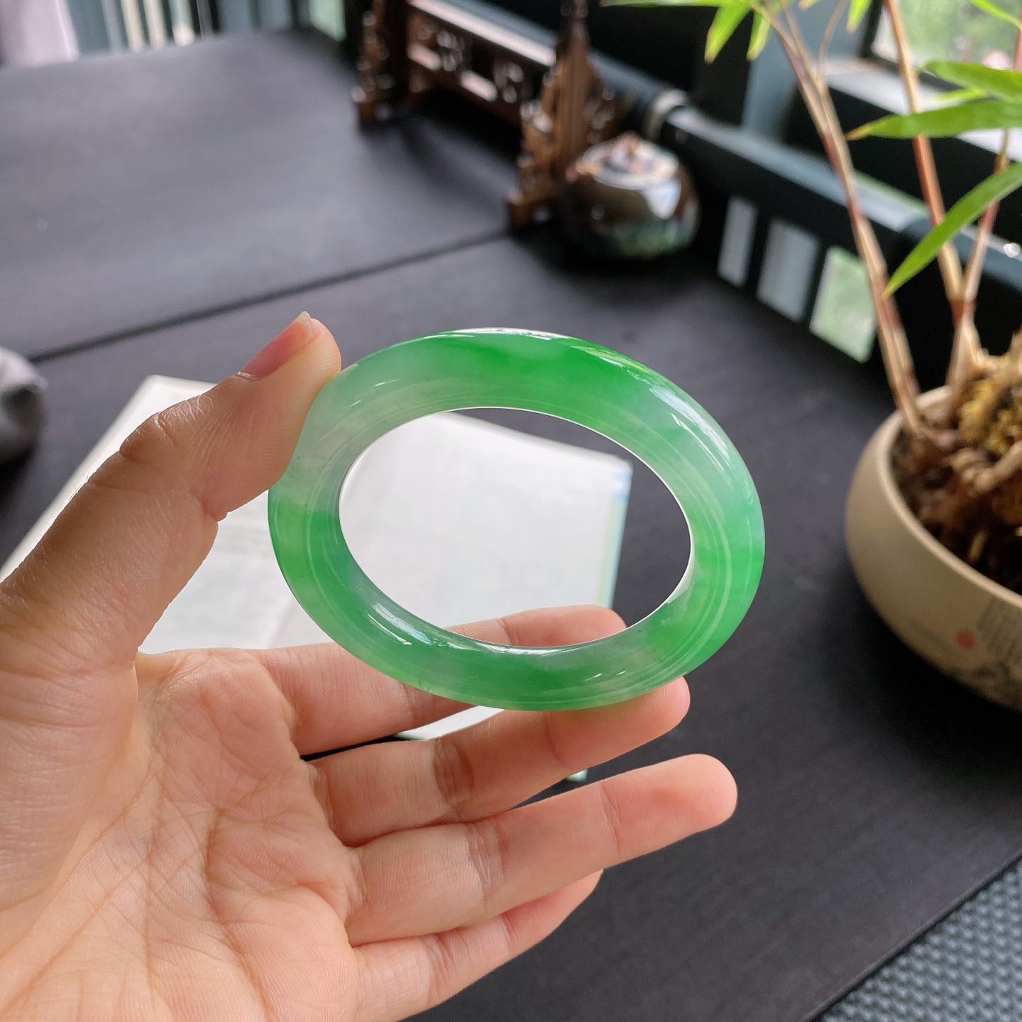 好色珠宝  圈口50缅甸老坑A货冰糯种满绿圆条女款翡翠手镯