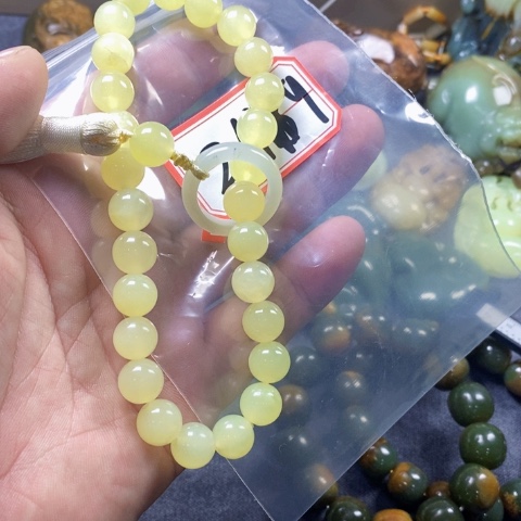 未镶嵌蛇纹石玉颈饰