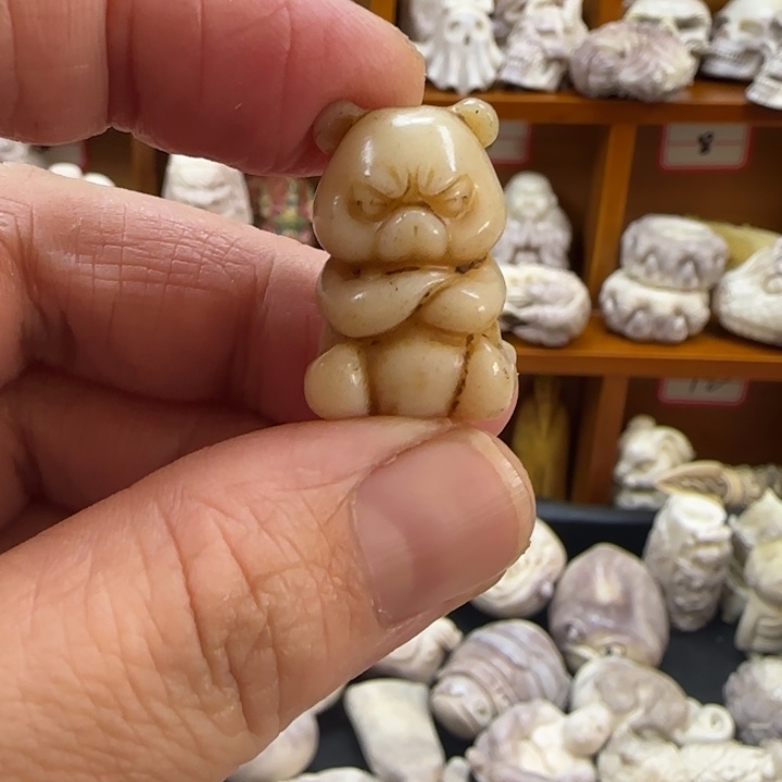 非金属配饰鹿角雕刻小熊