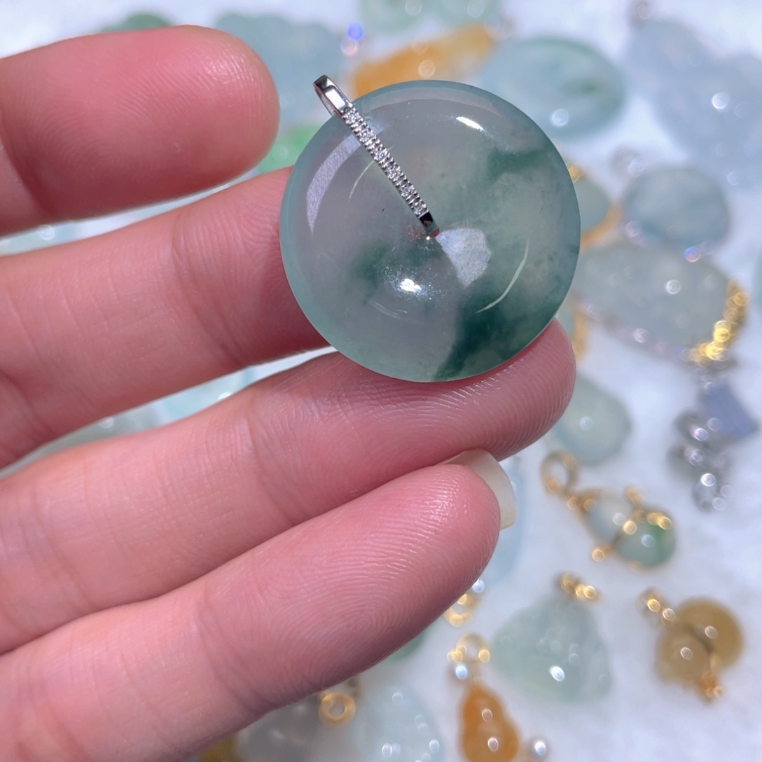 翡翠18K金镶嵌颈饰翡翠