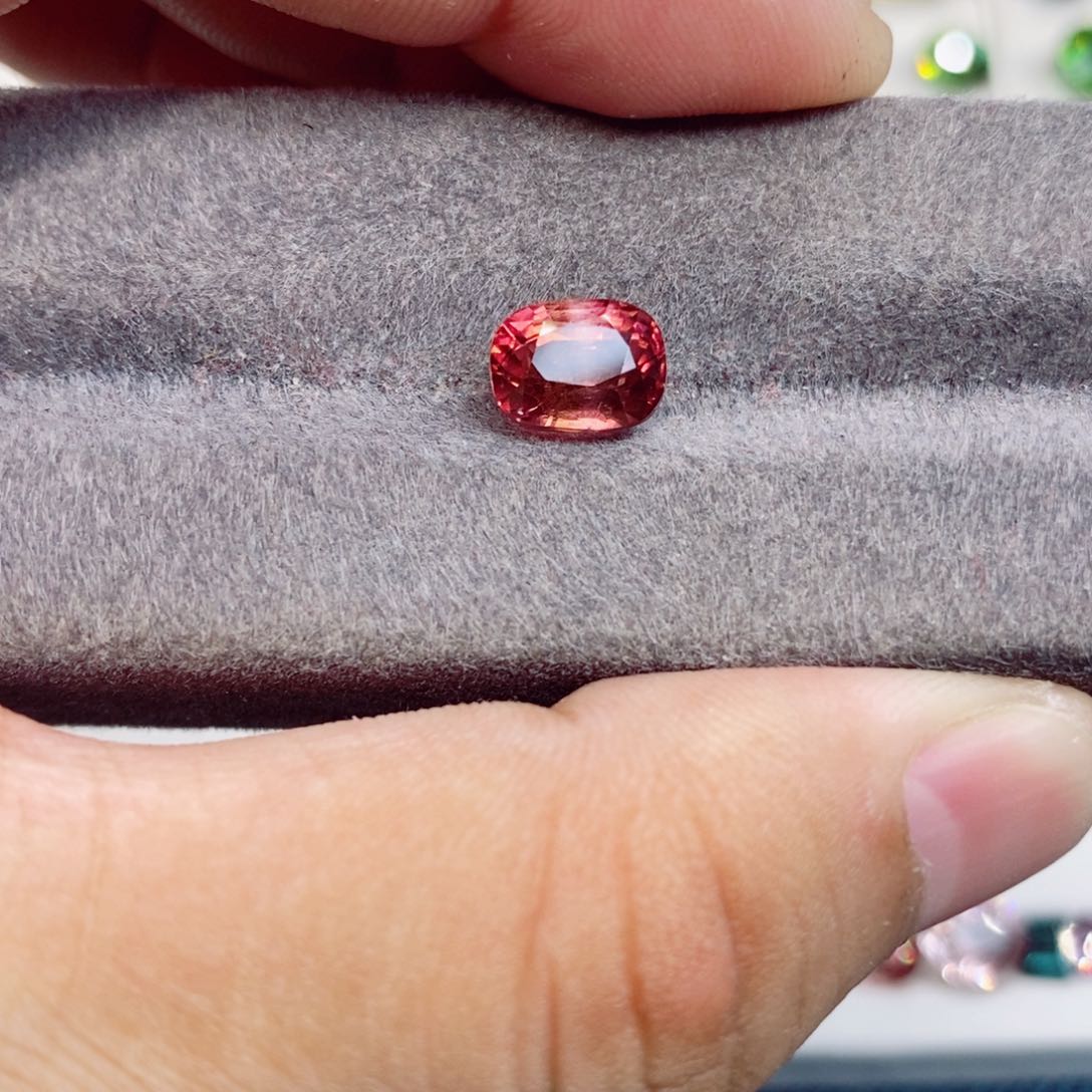 碧玺裸石未镶嵌莲花色碧玺3.2克拉