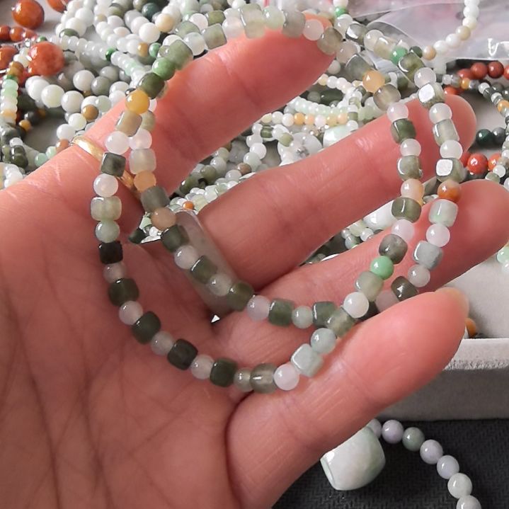 翡翠颈饰未镶嵌手串