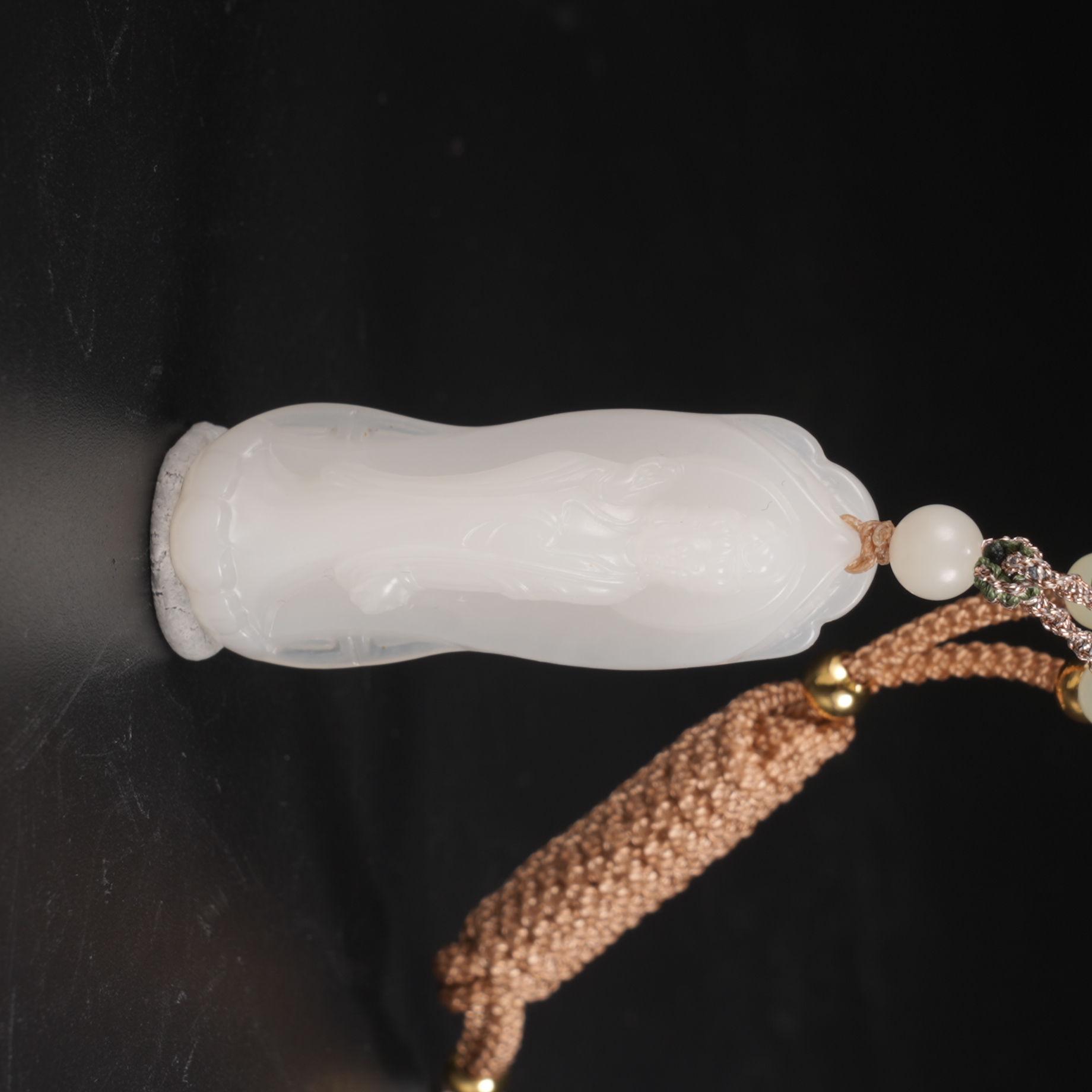 lot10新疆和田玉站观音挂件