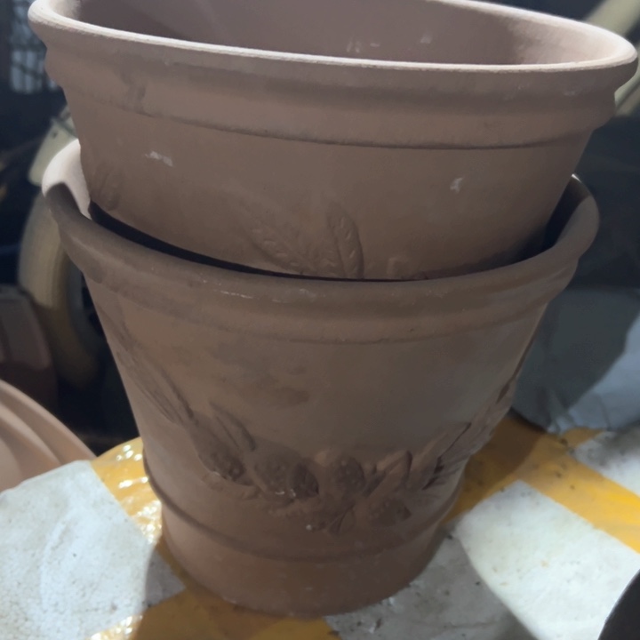 红陶瑕疵21-18两个