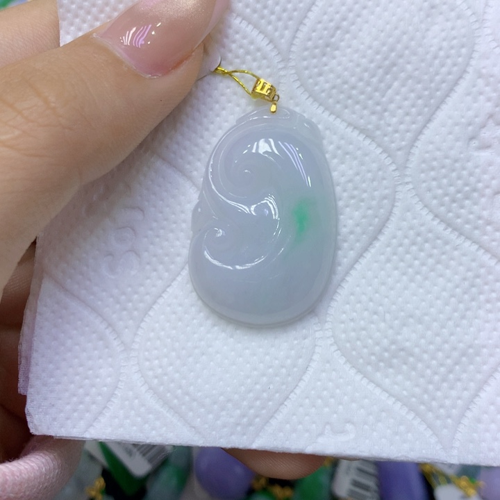 颈饰18K金镶嵌翡翠