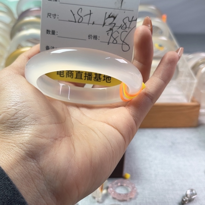 手镯玛瑙/玉髓未镶嵌Y***O