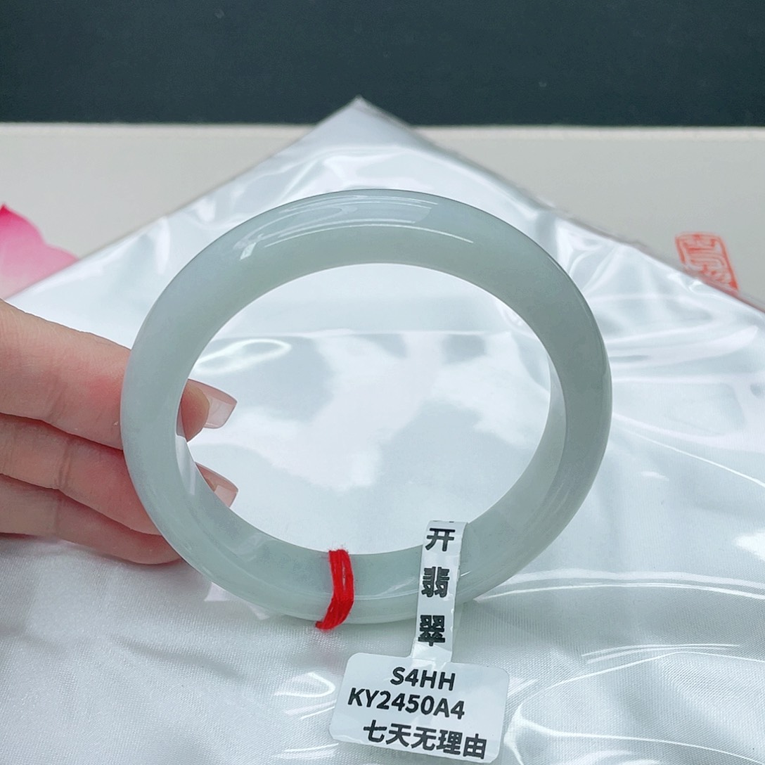 翡翠手镯未镶嵌正56.6