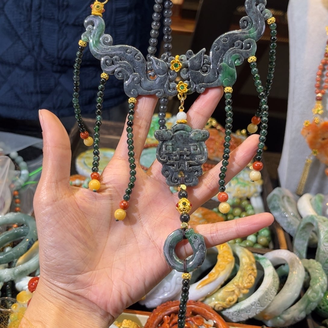 翡翠颈饰未镶嵌待编款