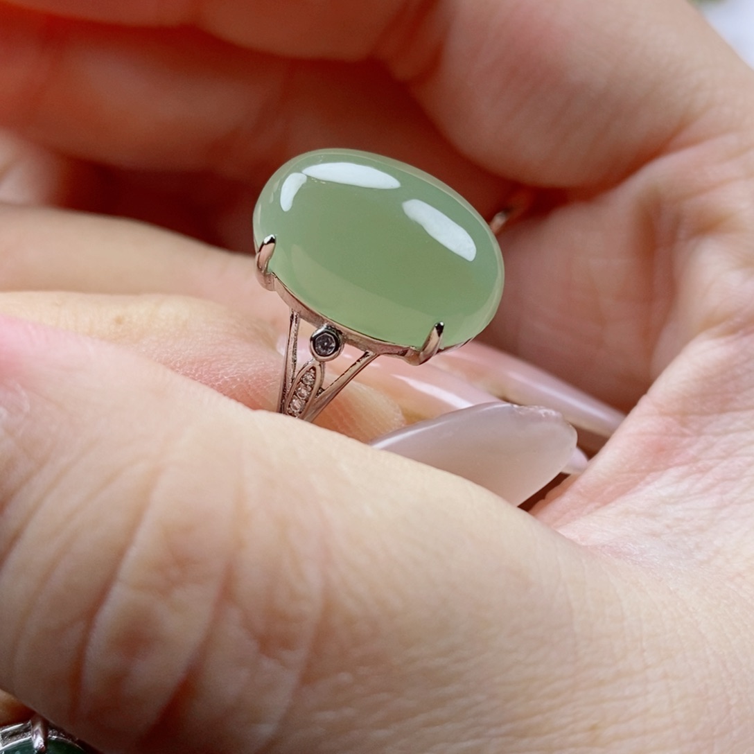 未镶嵌戒指和田玉