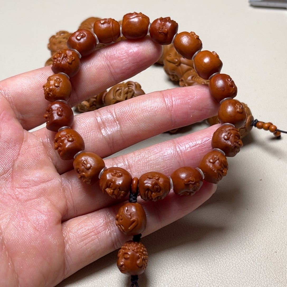 手串橄榄核1.2写实罗汉（泛油）