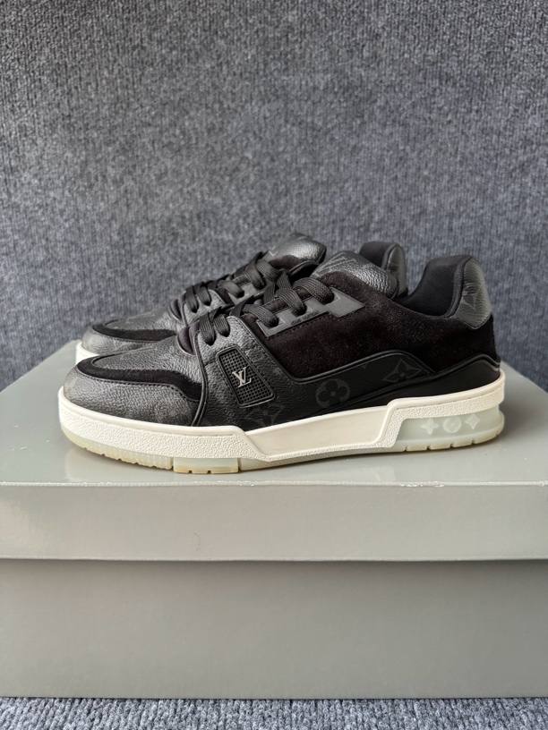 95新 LouisVuitton/路易威登 39码 黑色 老花 板鞋 配盒
