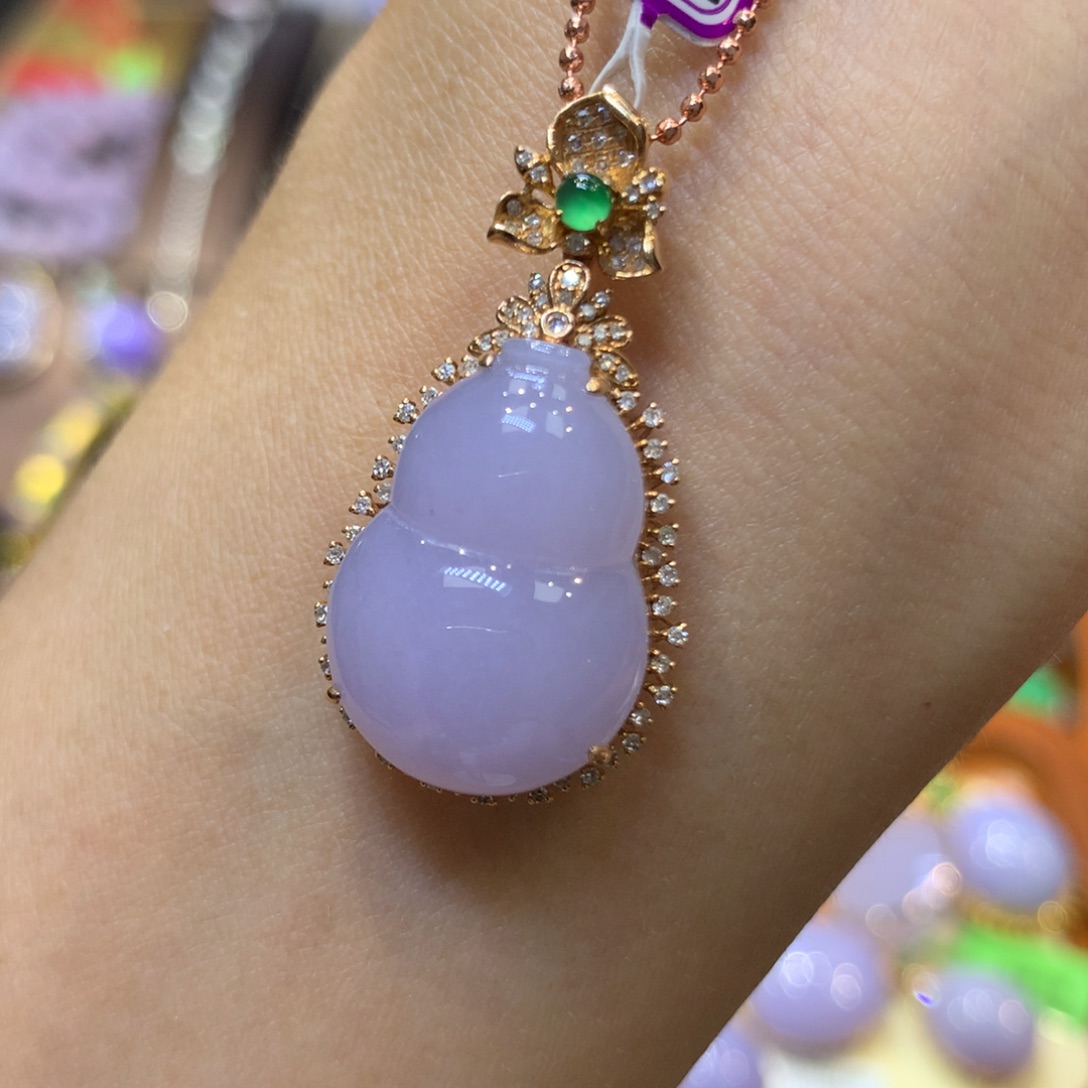 盈****颈饰18K金镶嵌翡翠