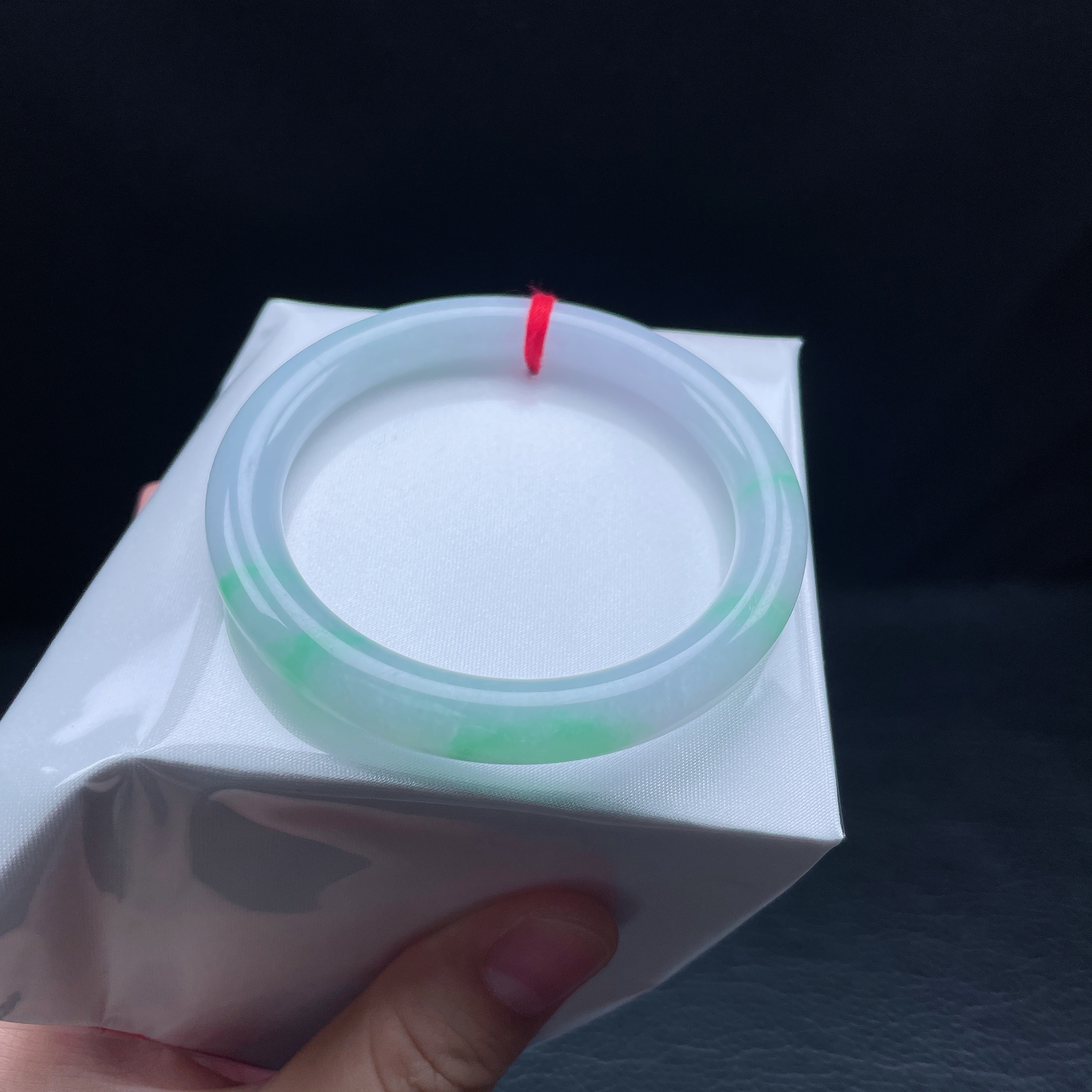 54圈糯底阳绿圆条手镯