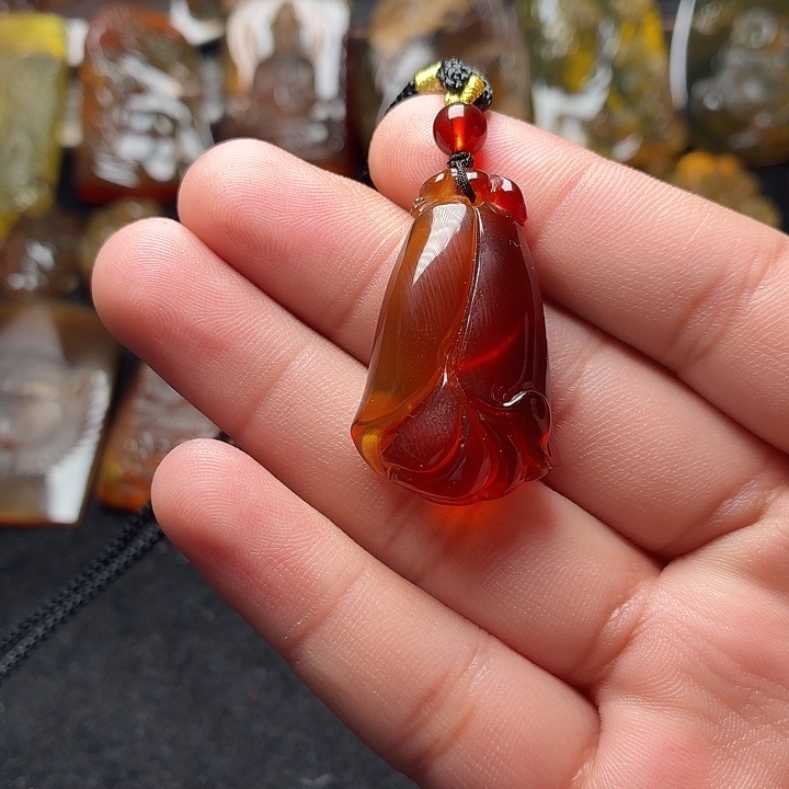 琥珀未镶嵌颈饰175