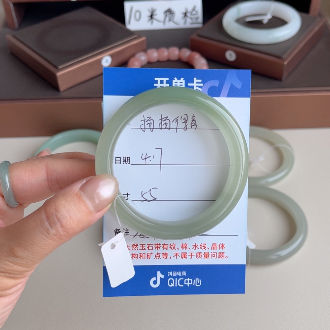 石英质玉手镯未镶嵌扬***?