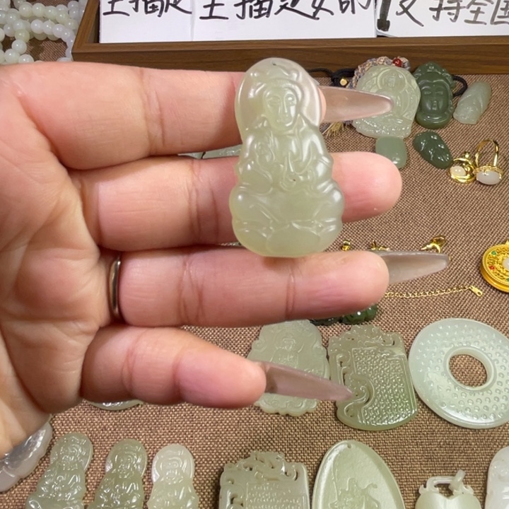 颈饰未镶嵌和田玉