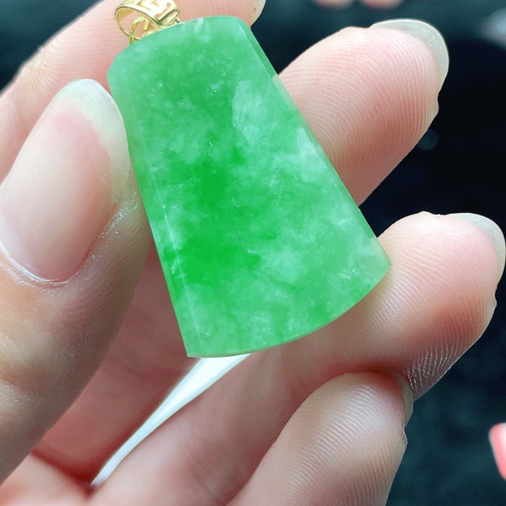 暧***杨翡翠18K金镶嵌挂件天然翡翠七天鉴赏