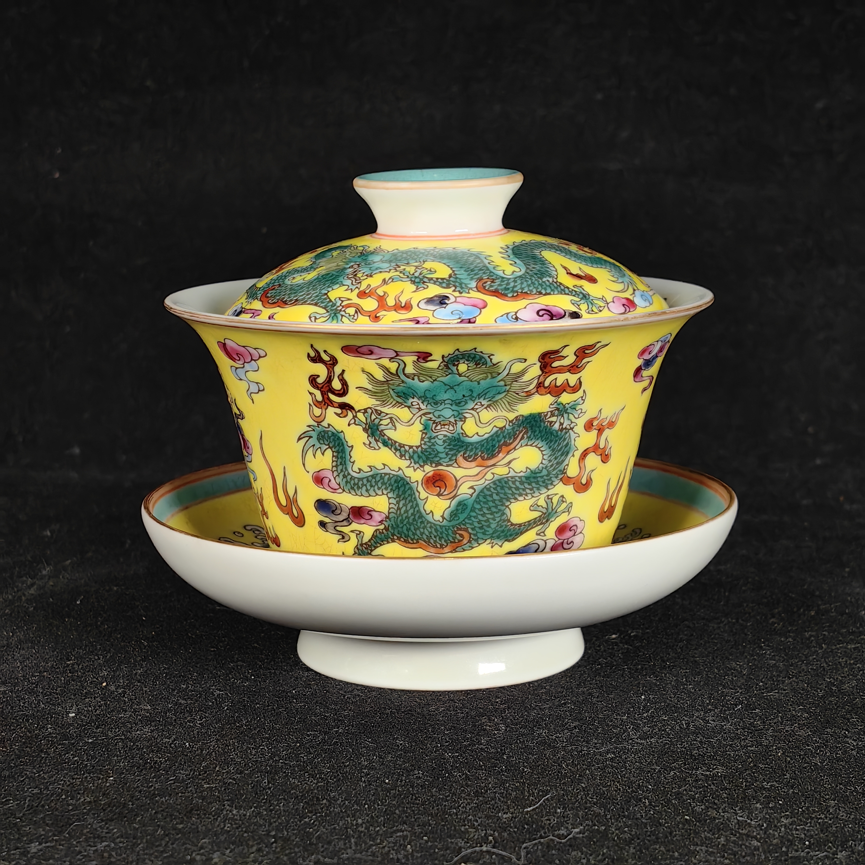 黄地粉彩五龙纹三才盖碗