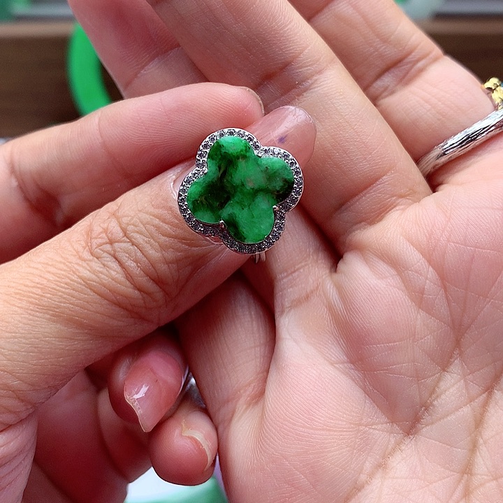 翡翠颈饰银S925镶嵌翡翠