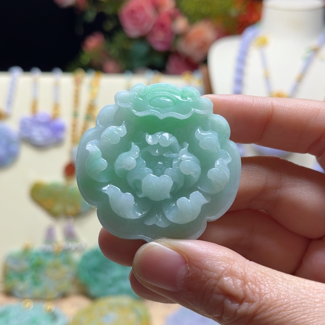翡翠颈饰未镶嵌牡丹花