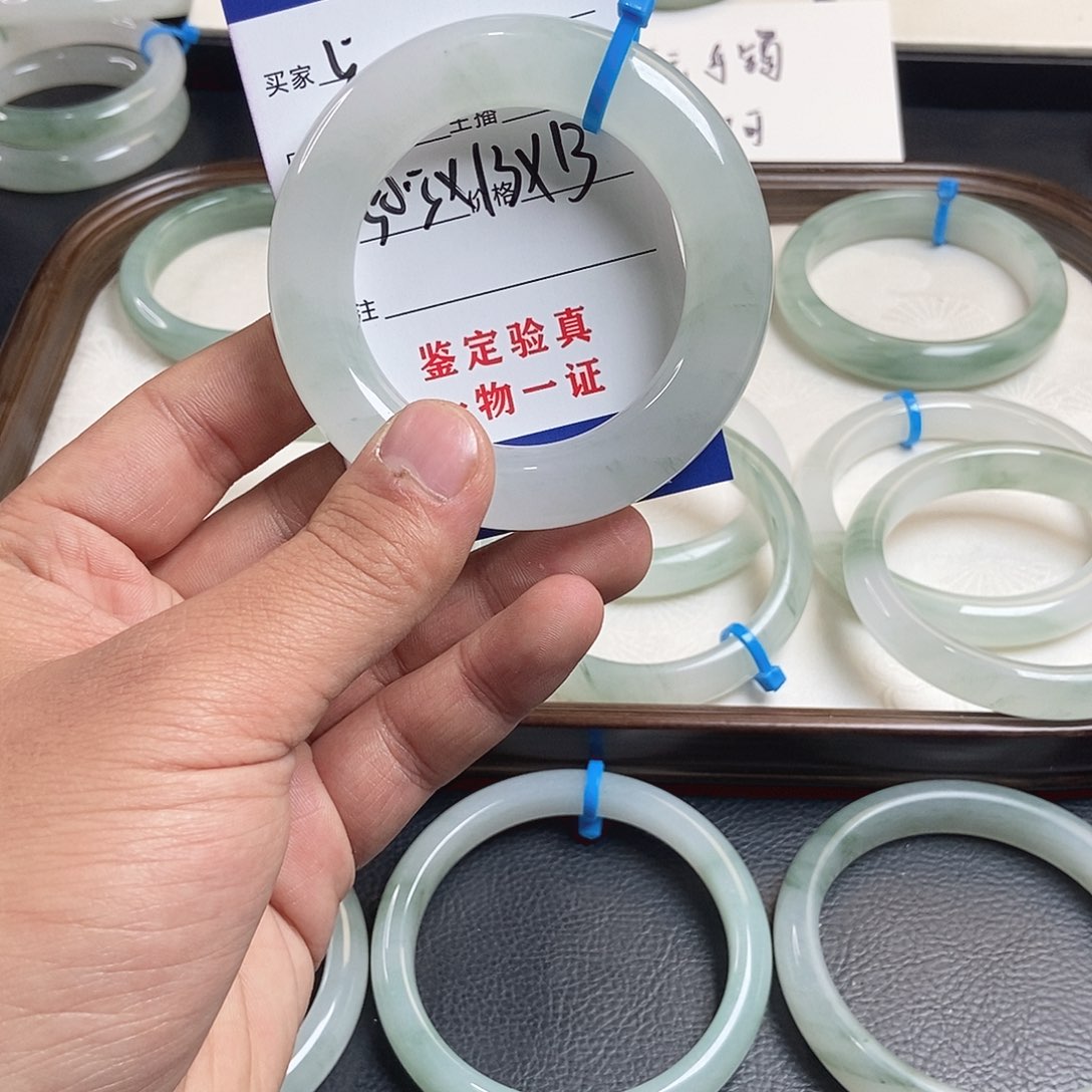余***安石英质玉未镶嵌手镯5